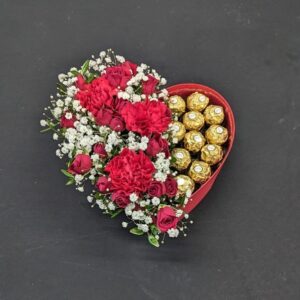 Valentine's Day flower arrangement with free card – side view