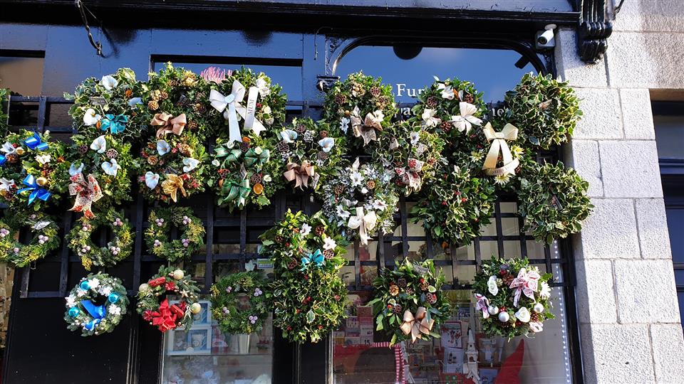 Aberdeen Florist | Same Day Flower Delivery | Christmas Flowers Aberdeen | Christmas Holly Wreath