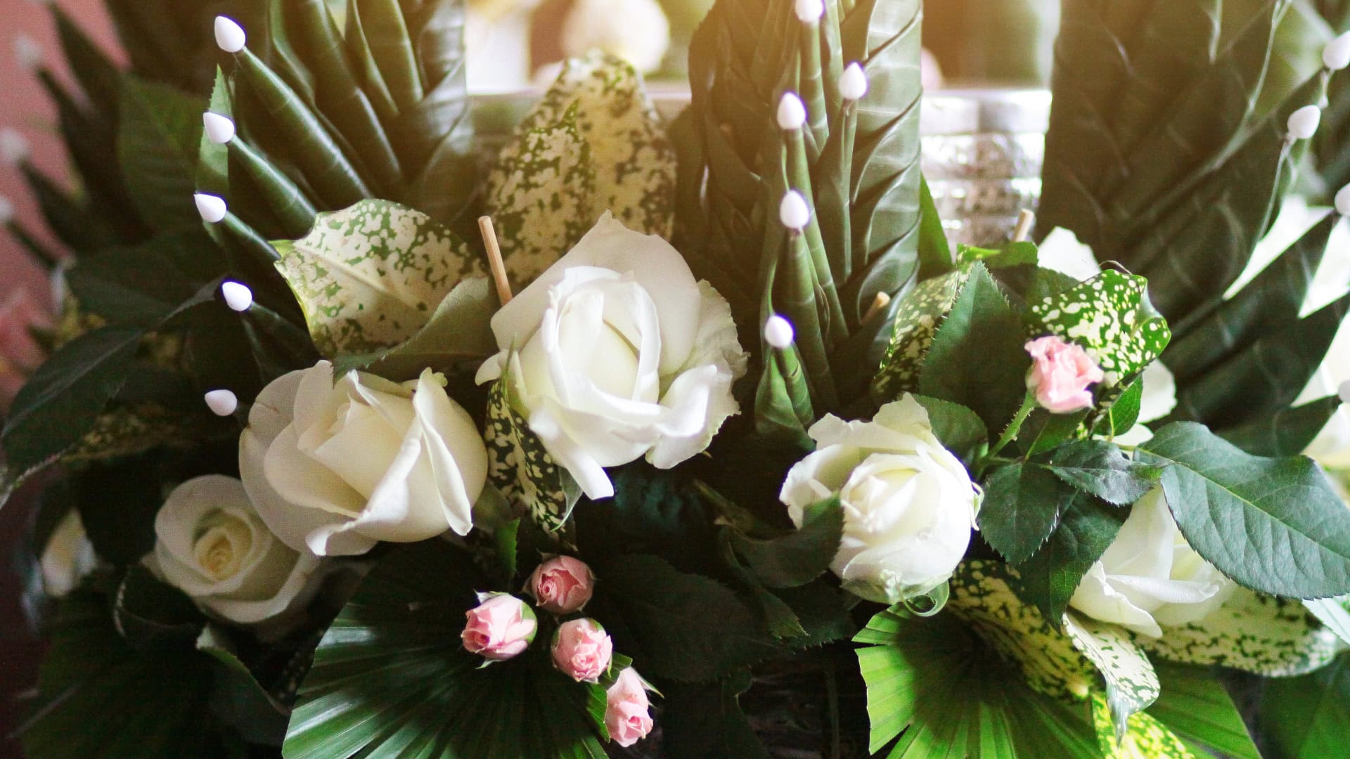 How to Create Personalised Flower Arrangements for Funerals and Memorials
