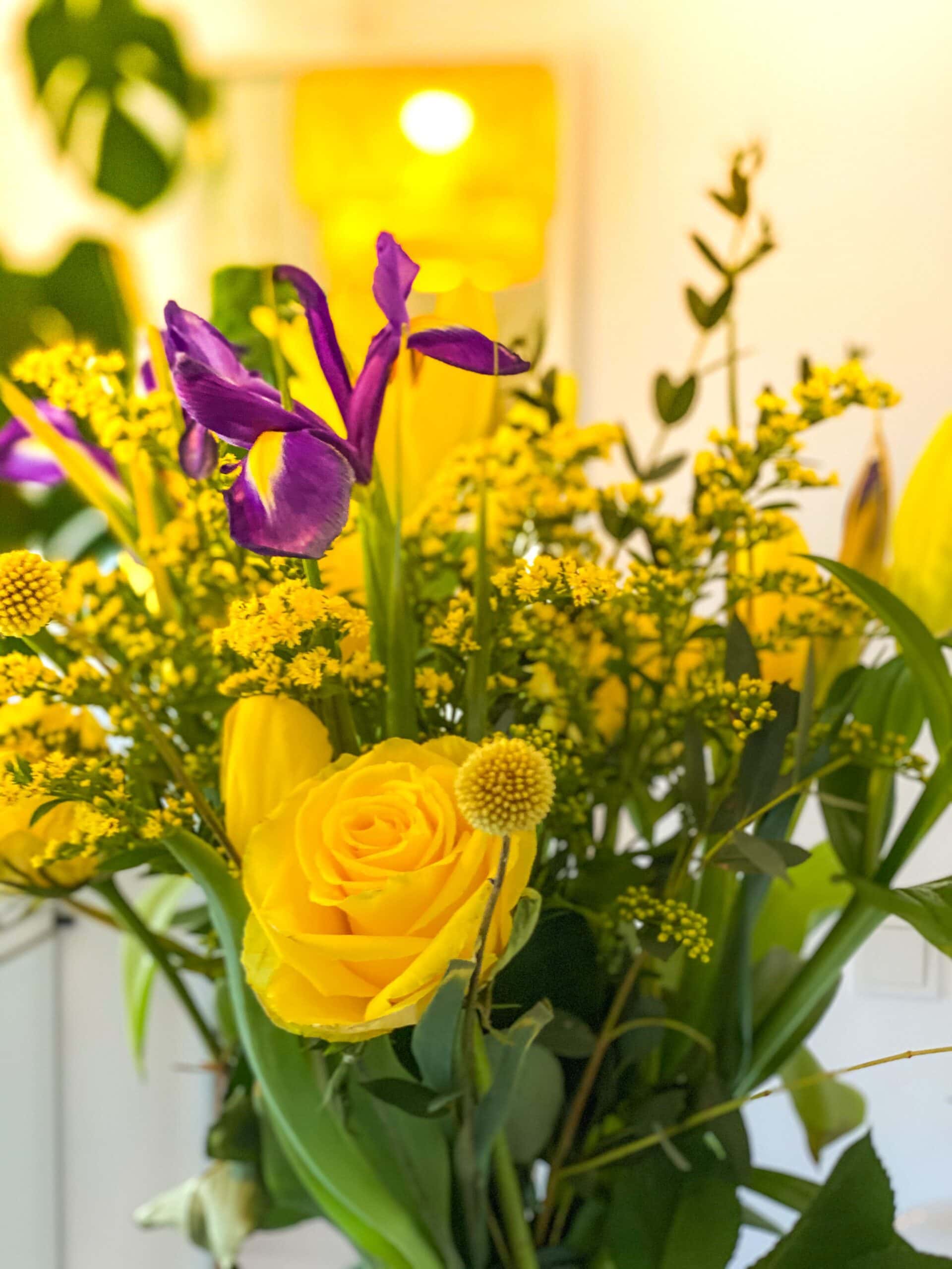 A yellow flowers bouquet 