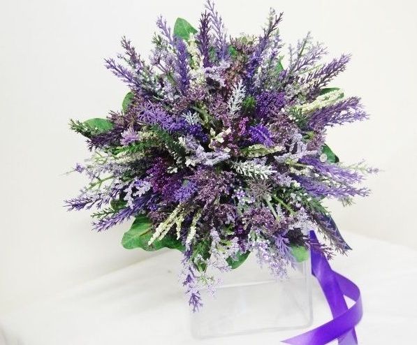 A beautiful heather bouquet in a transparent vase